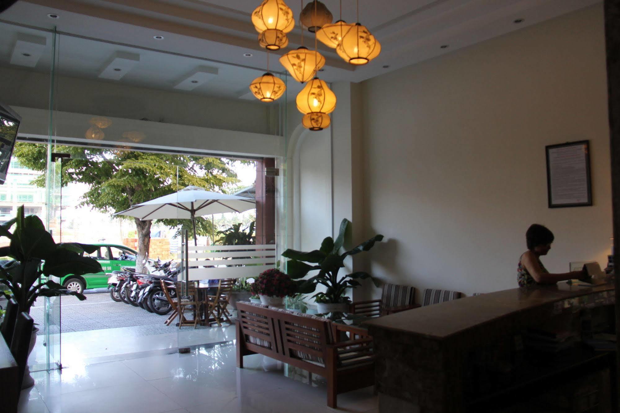 Trung Duong Da Nang Beach Hotel Екстериор снимка